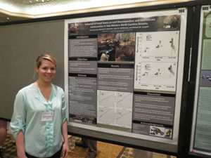 Elyse Russing presenting a research poster